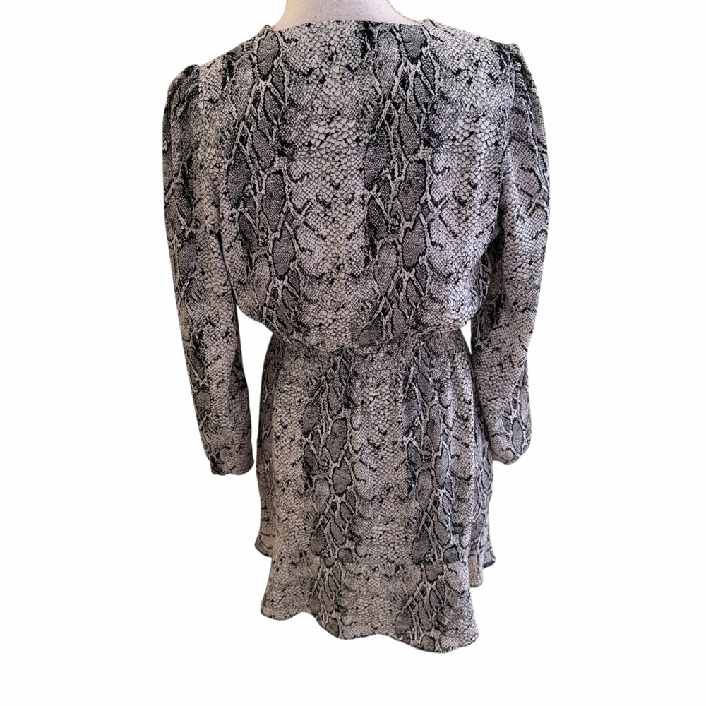 Banana Republic Cream/Black Snake Print Fit and Flare Surplice Dress S Petite - Picture 8 of 10